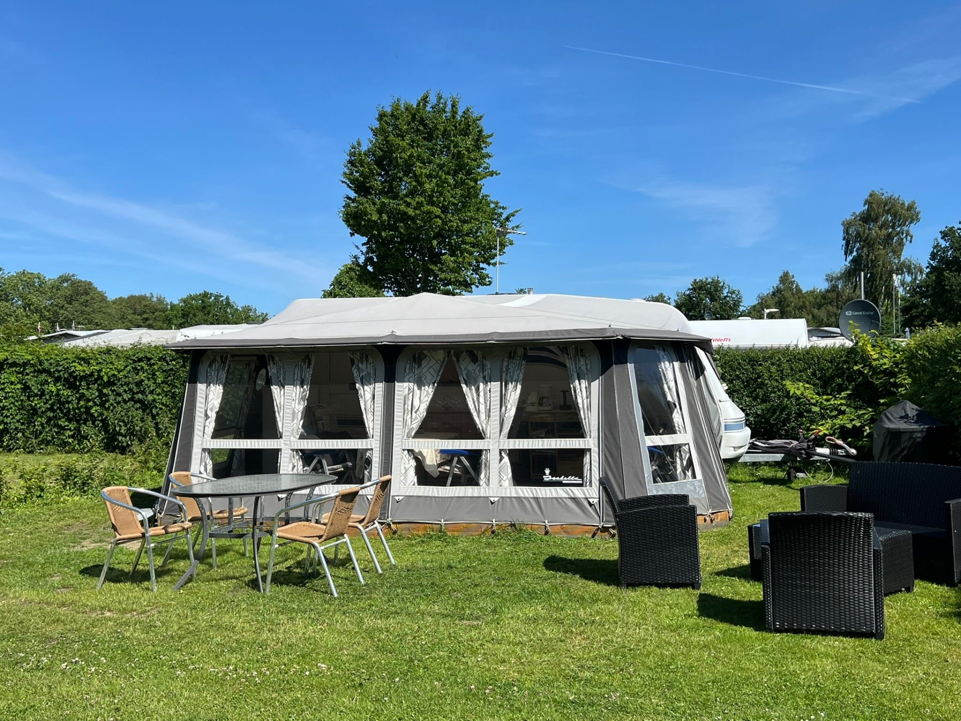 Campingvogn med fortelt