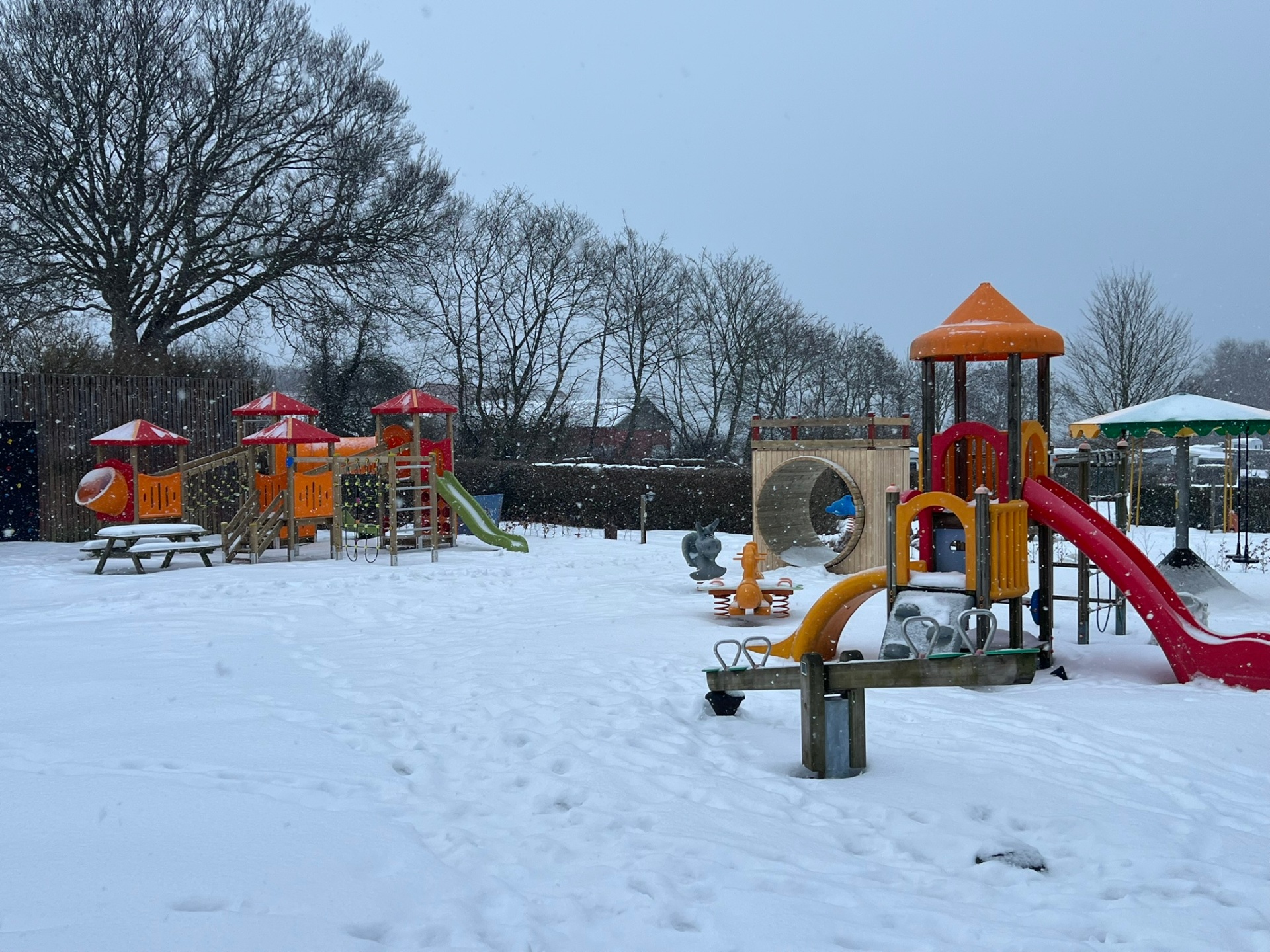 Legepladsen i sne